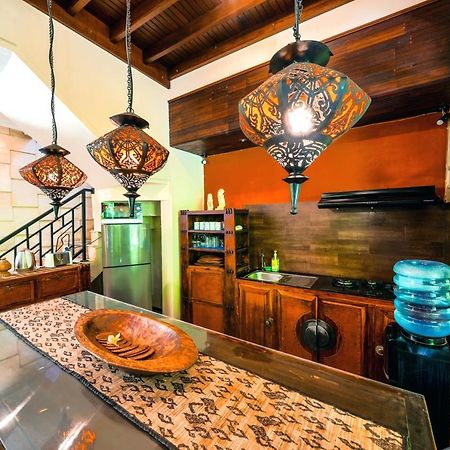 De Cinta Villa - Kuta - 5 Bedrooms - Heart Of Kuta Dış mekan fotoğraf